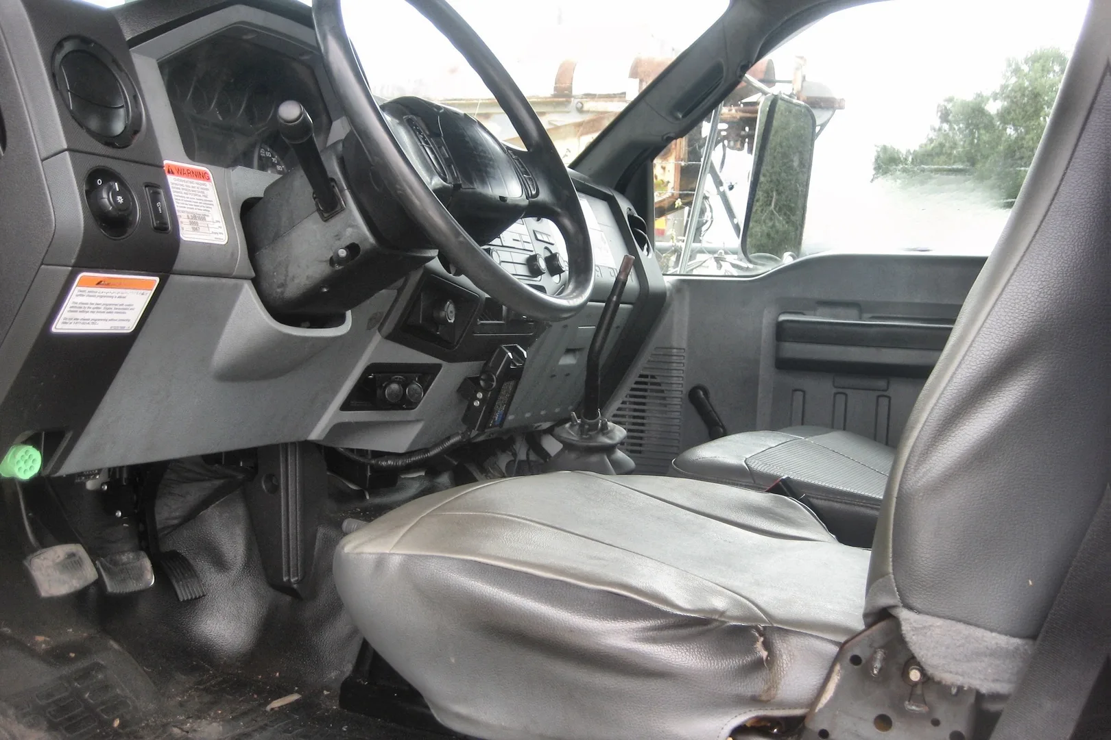 2013 FORD F750 - view 8 of 10