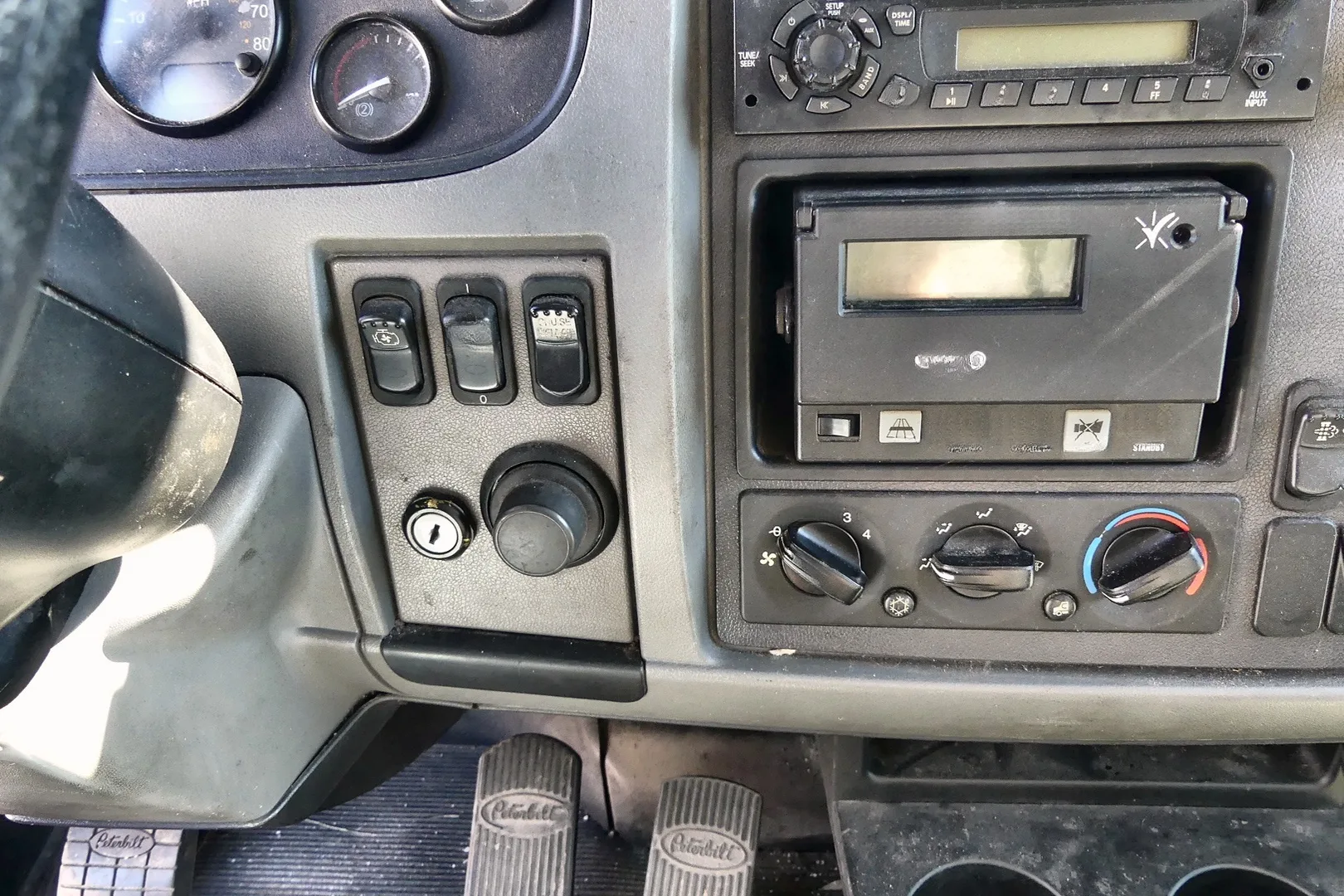 2013 PETERBILT PB337 - view 14 of 30