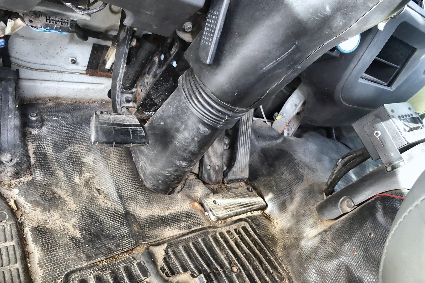 2000 ISUZU FRR - view 15 of 26