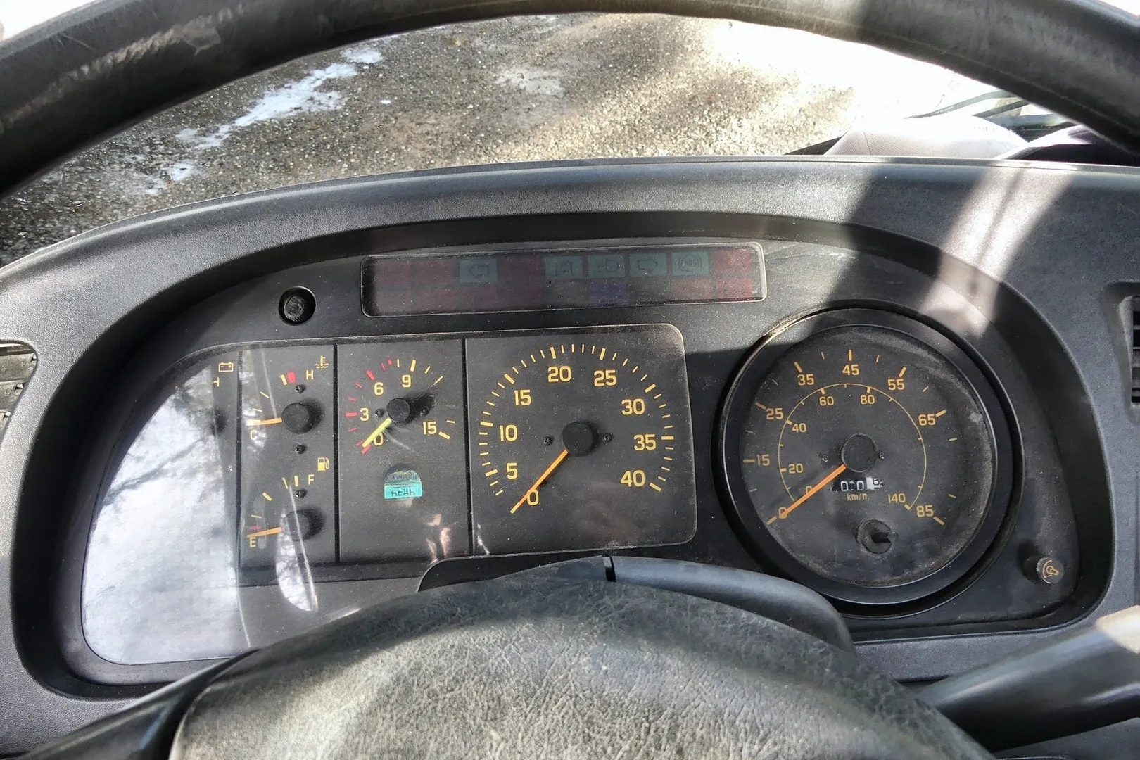 2000 ISUZU FRR - view 17 of 26