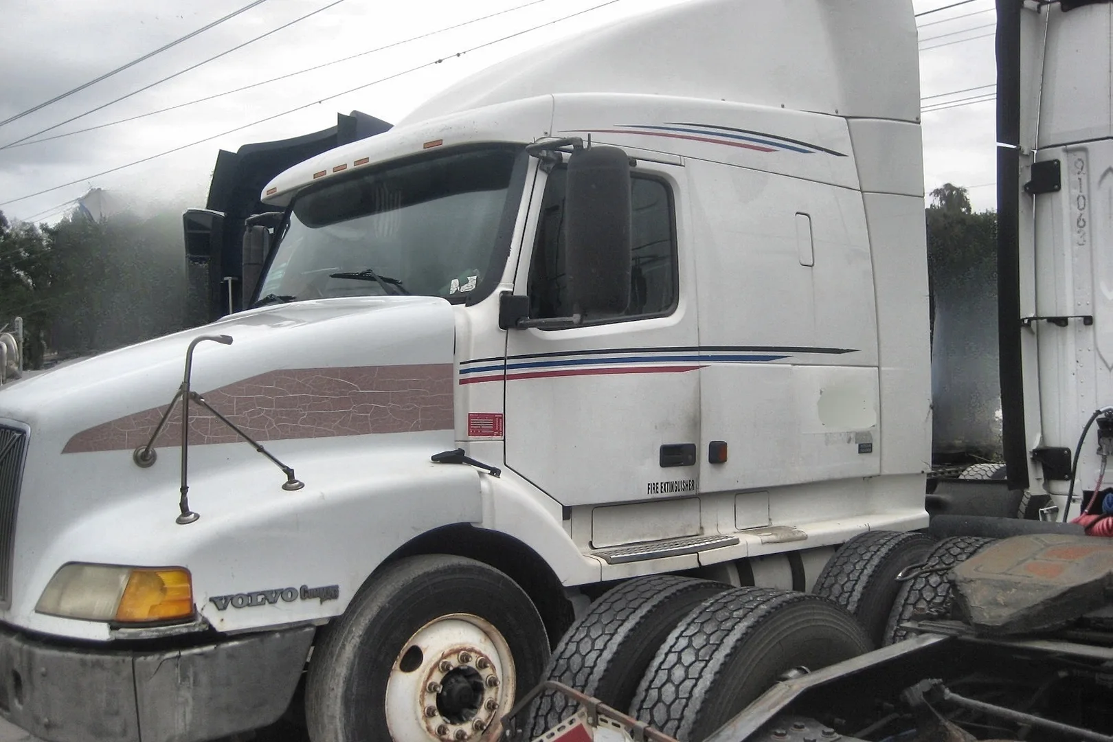 2002 VOLVO VN Series - view 8 of 13