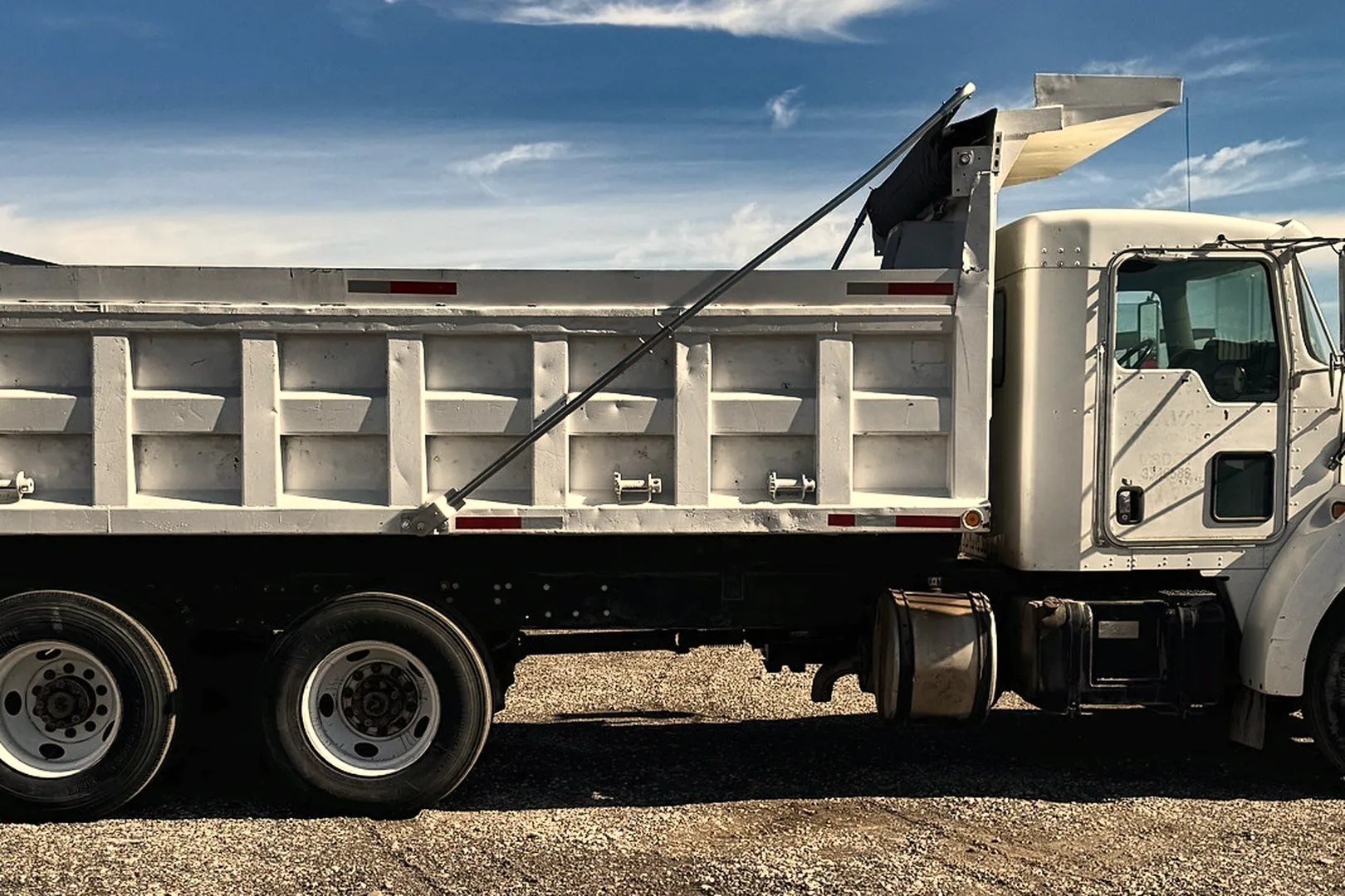 2003 KENWORTH T300 - view 6 of 33