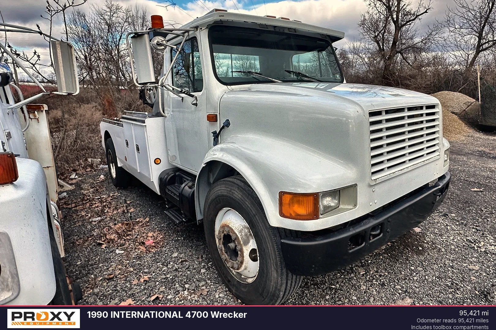 1990 INTERNATIONAL 4700 Wrecker - view 3 of 40