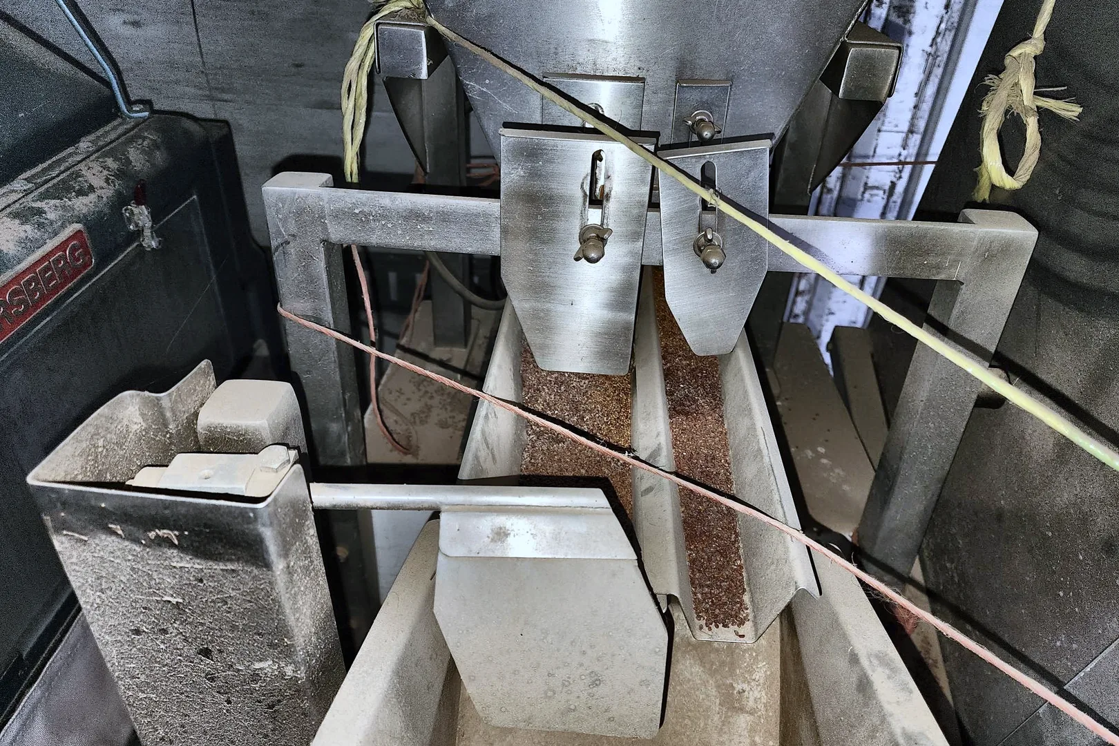 2004 WEIGHPACK PAXIOM AEF-1 Vibratory Scale - view 7 of 15