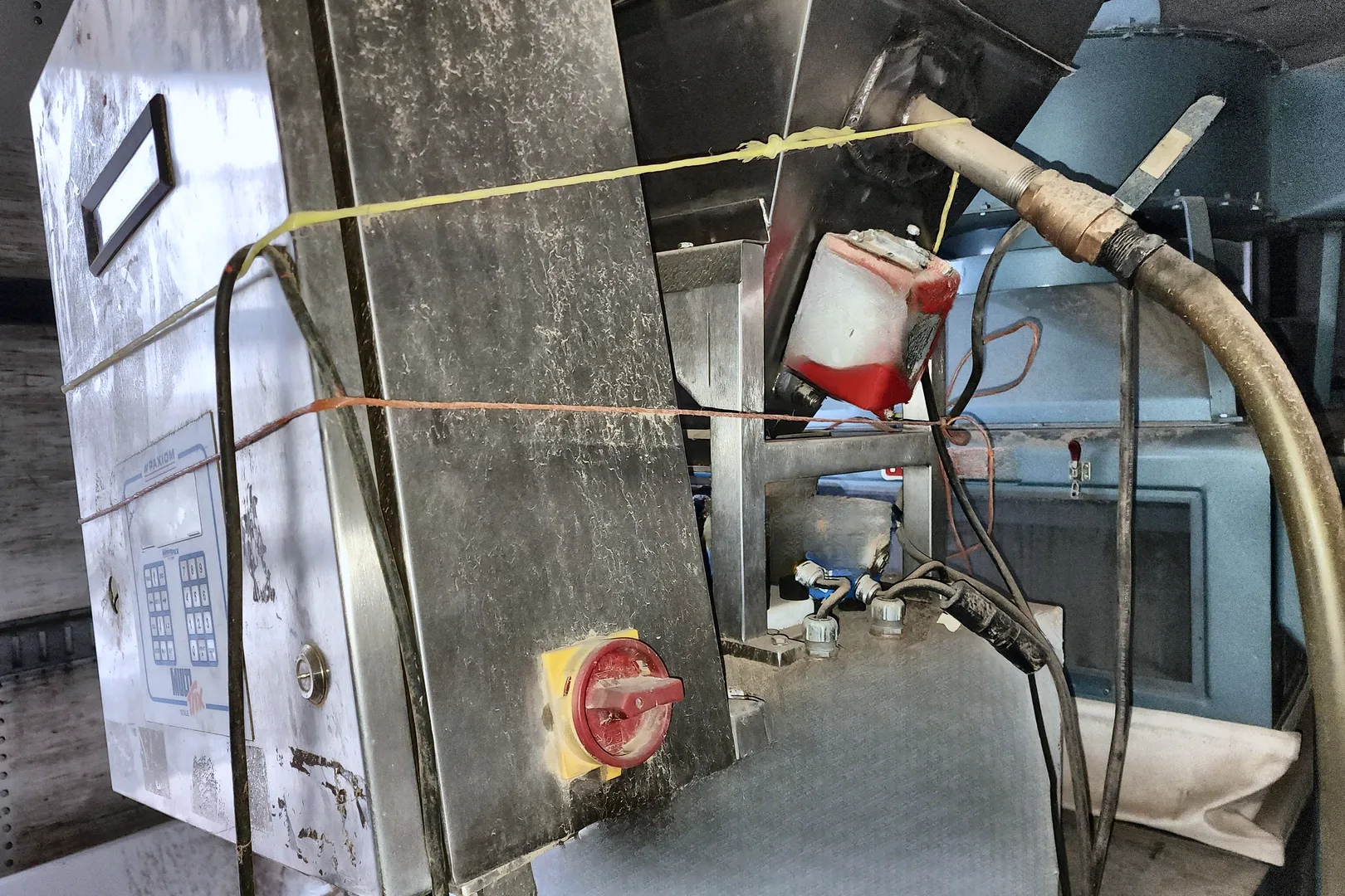 2004 WEIGHPACK PAXIOM AEF-1 Vibratory Scale - view 6 of 15