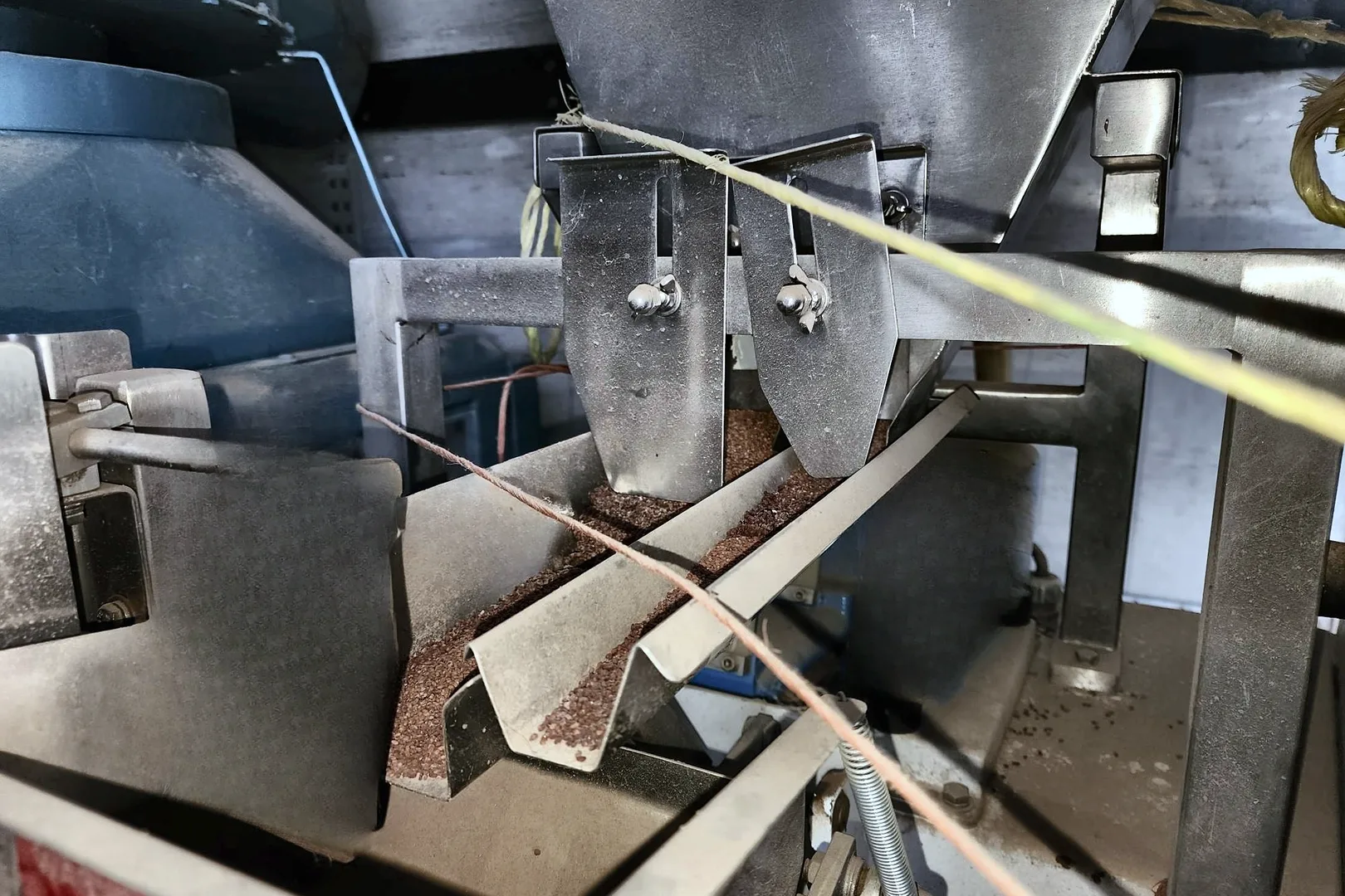 2004 WEIGHPACK PAXIOM AEF-1 Vibratory Scale - view 9 of 15