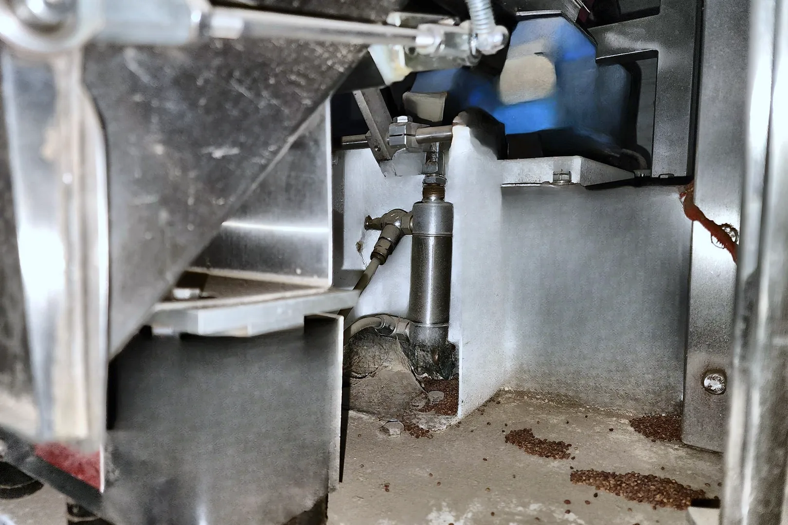 2004 WEIGHPACK PAXIOM AEF-1 Vibratory Scale - view 13 of 15