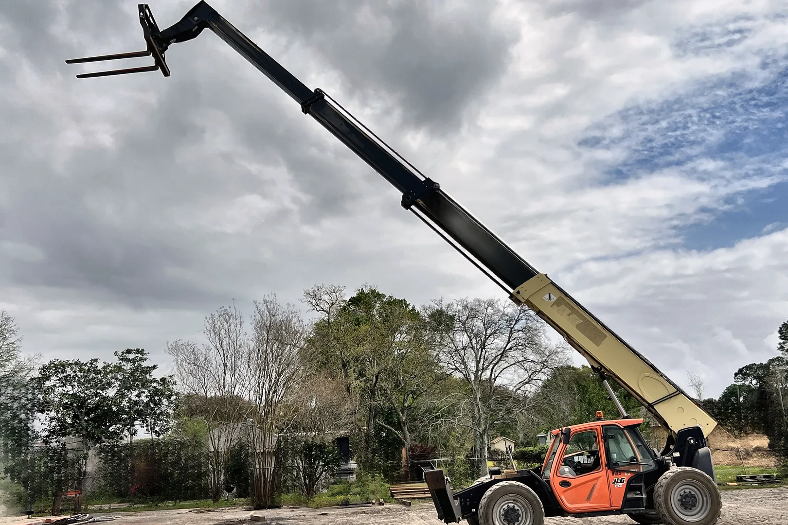 2017 JLG 1255 - view 7 of 33