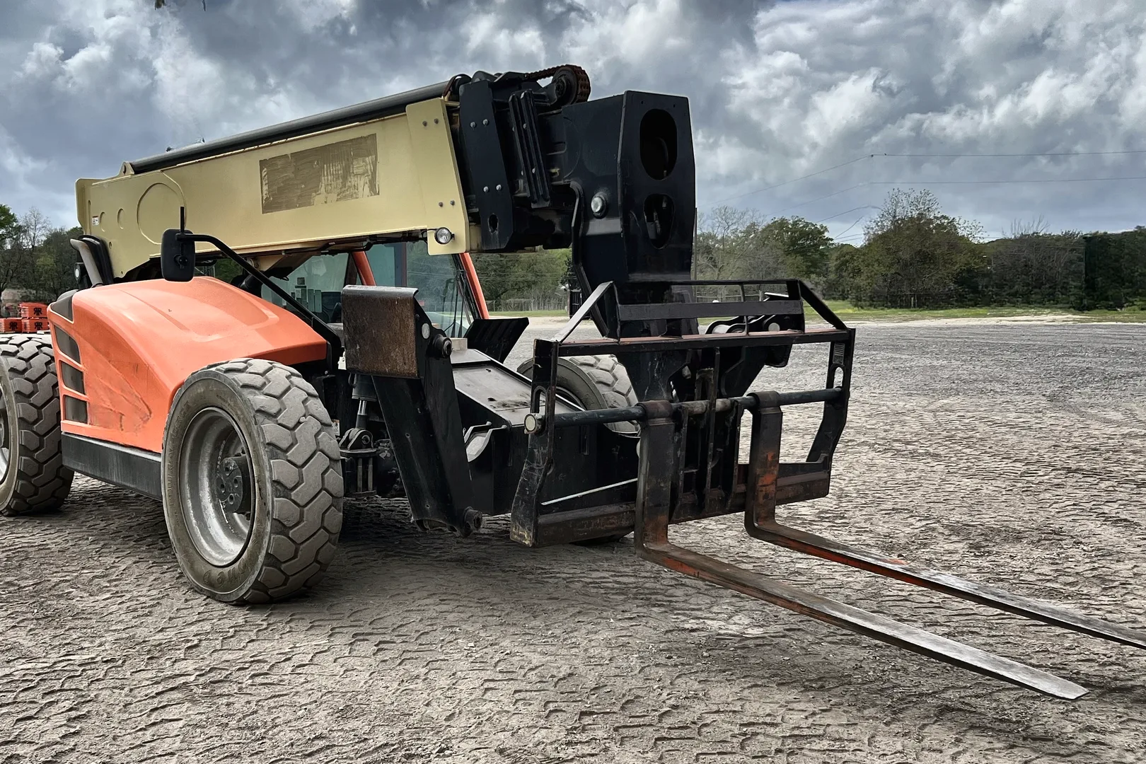 2017 JLG 1255 - view 8 of 33