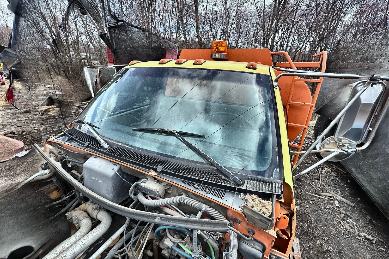 1995 GMC C7500 Fuel Tanker - view 17 of 44