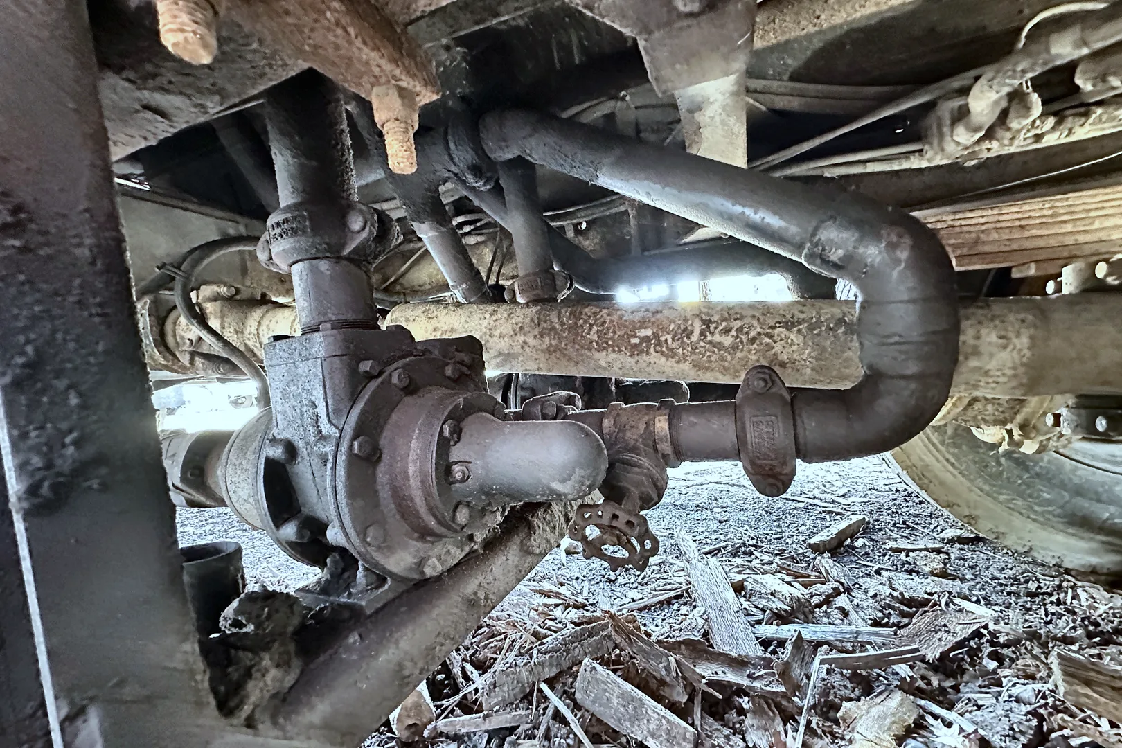 1995 GMC C7500 Fuel Tanker - view 19 of 44