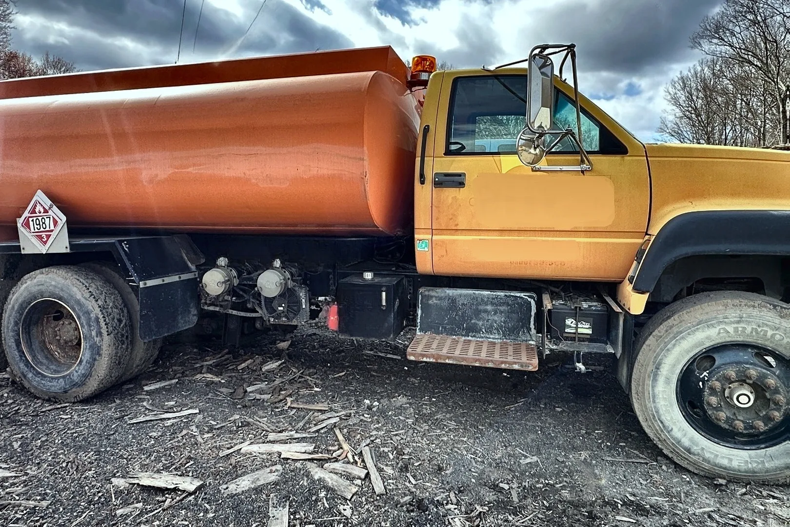 1995 GMC C7500 Fuel Tanker - view 7 of 44