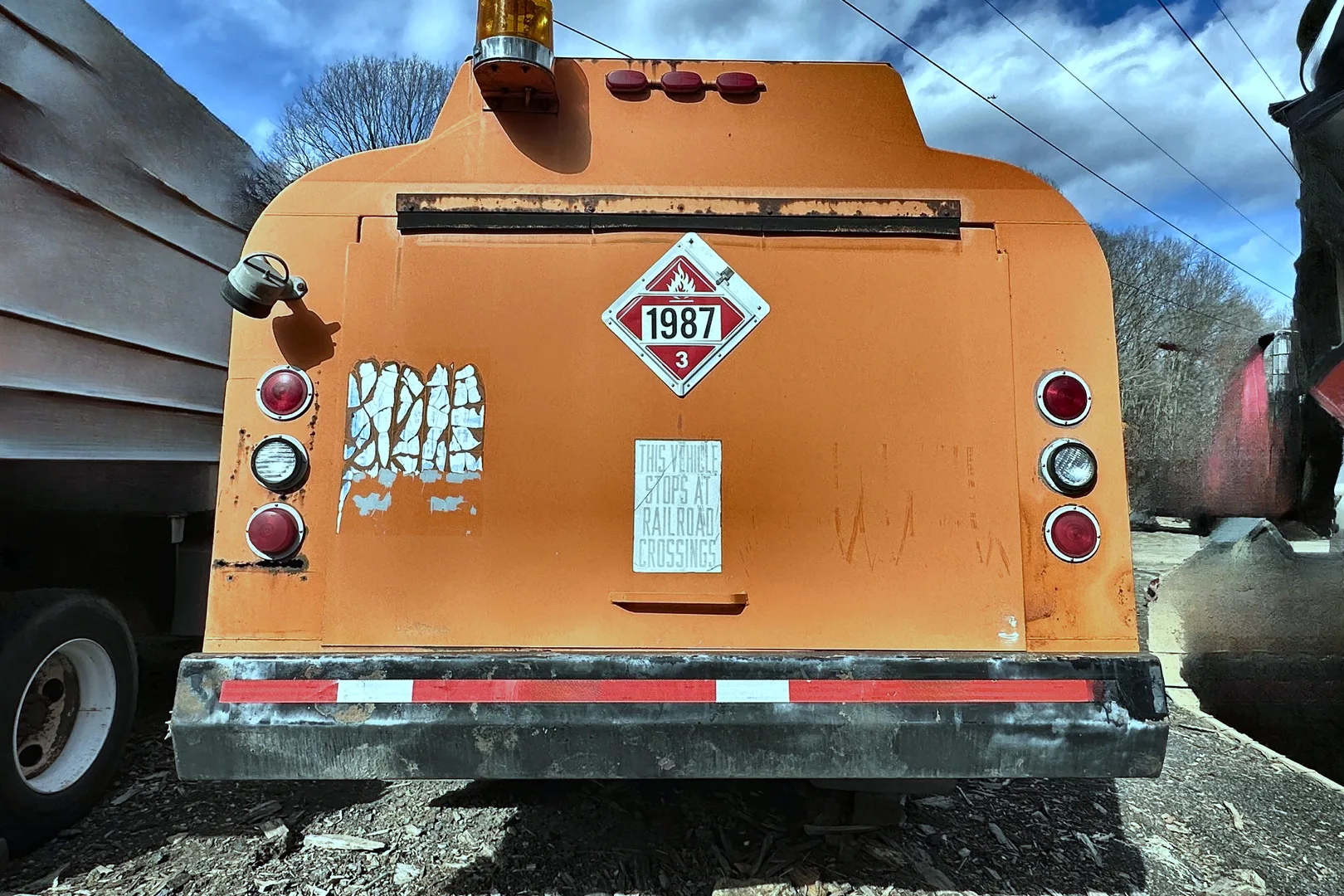 1995 GMC C7500 Fuel Tanker - view 6 of 44