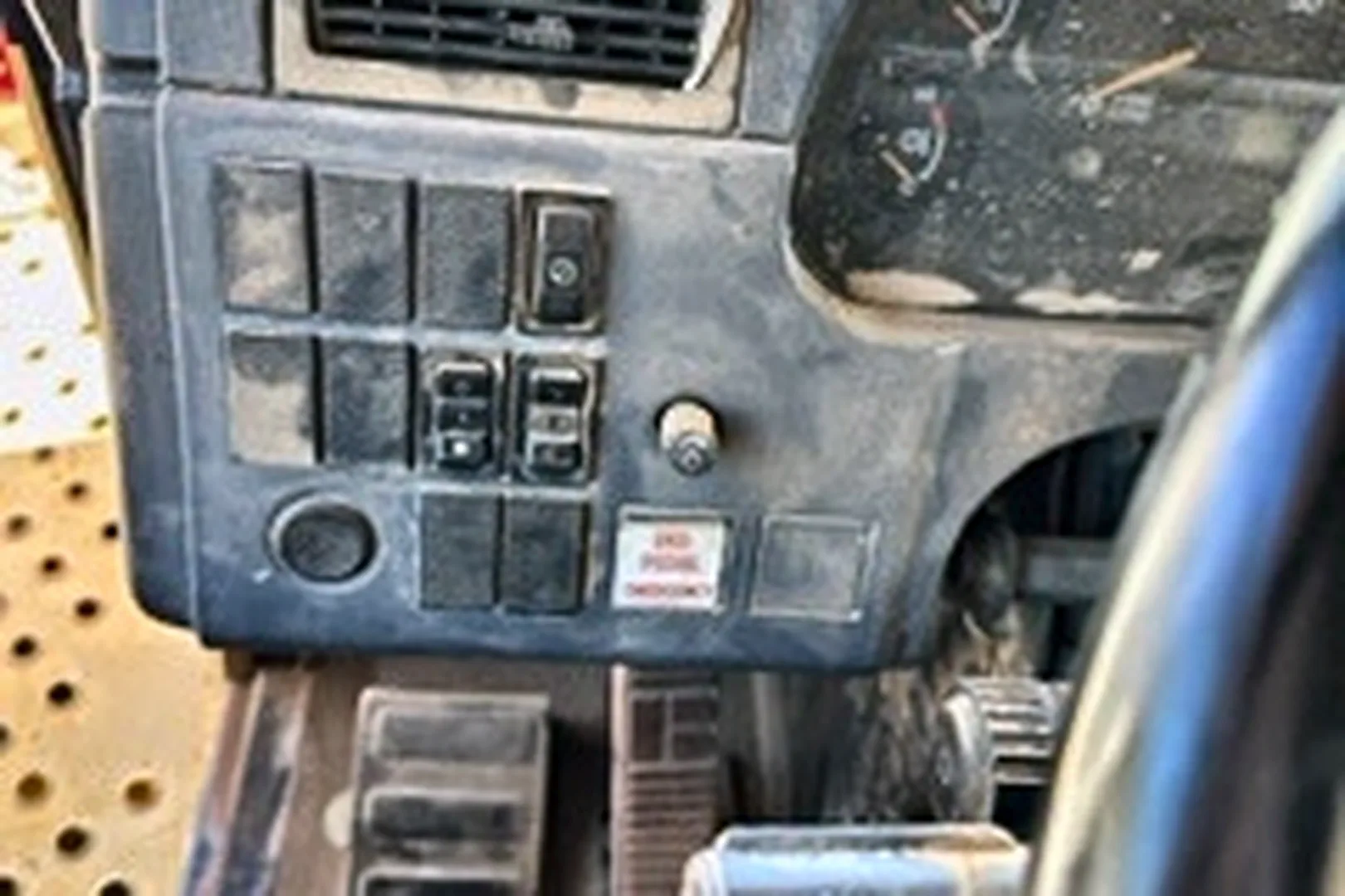 2007 KOMATSU HD 325-7 - view 10 of 22