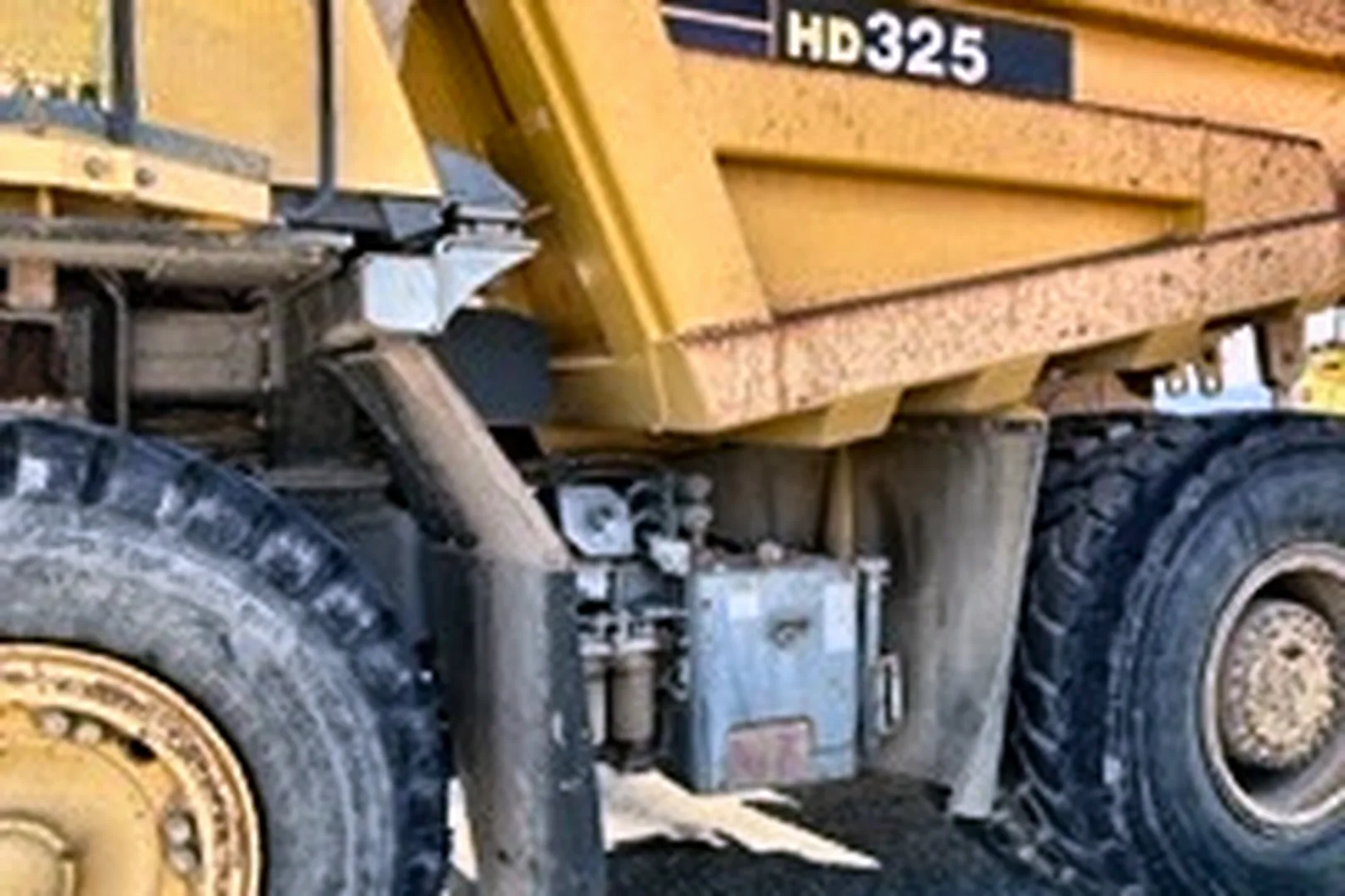 2007 KOMATSU HD 325-7 - view 7 of 23