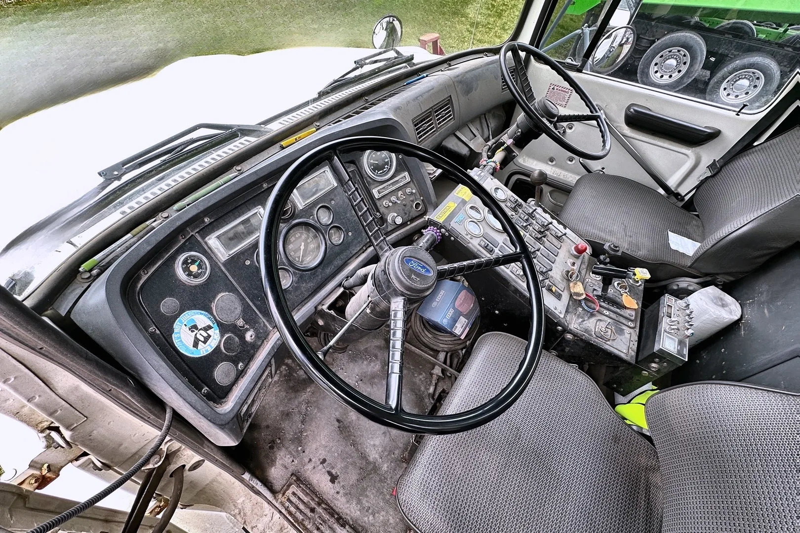 1997 FORD L900 - view 14 of 49