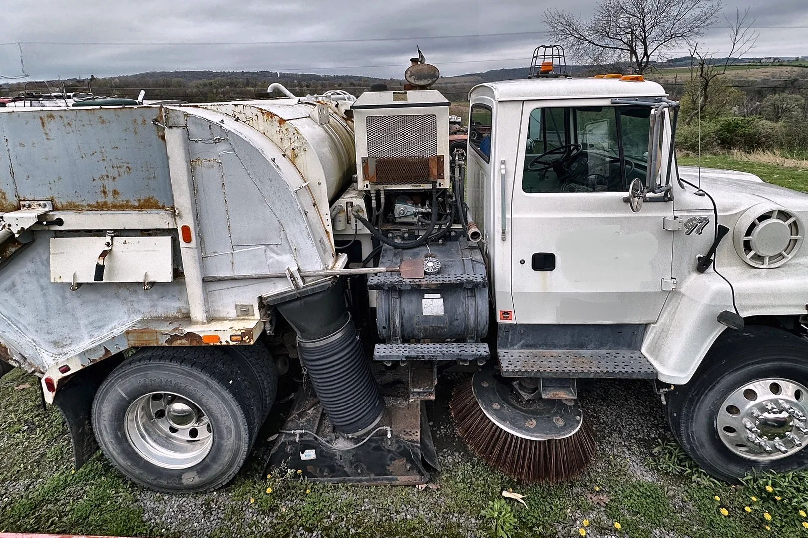 1997 FORD L900 - view 13 of 49