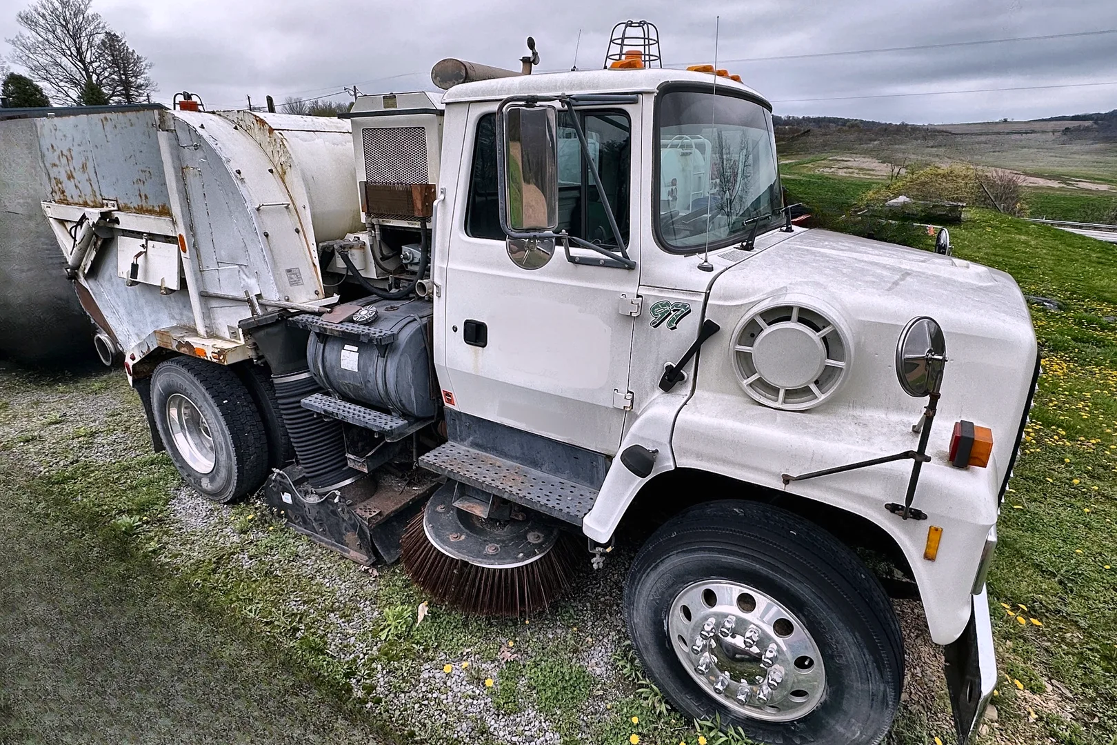 1997 FORD L900 - view 10 of 49
