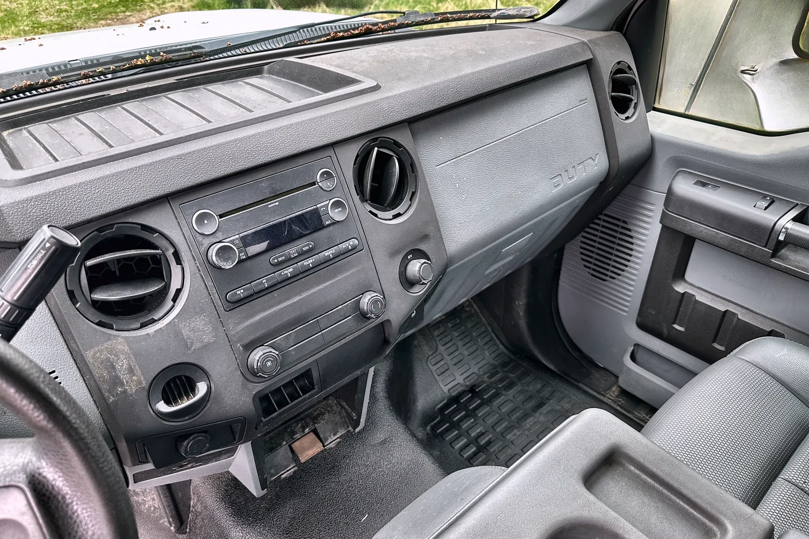 2011 FORD F450 16' Box Truck - view 16 of 43