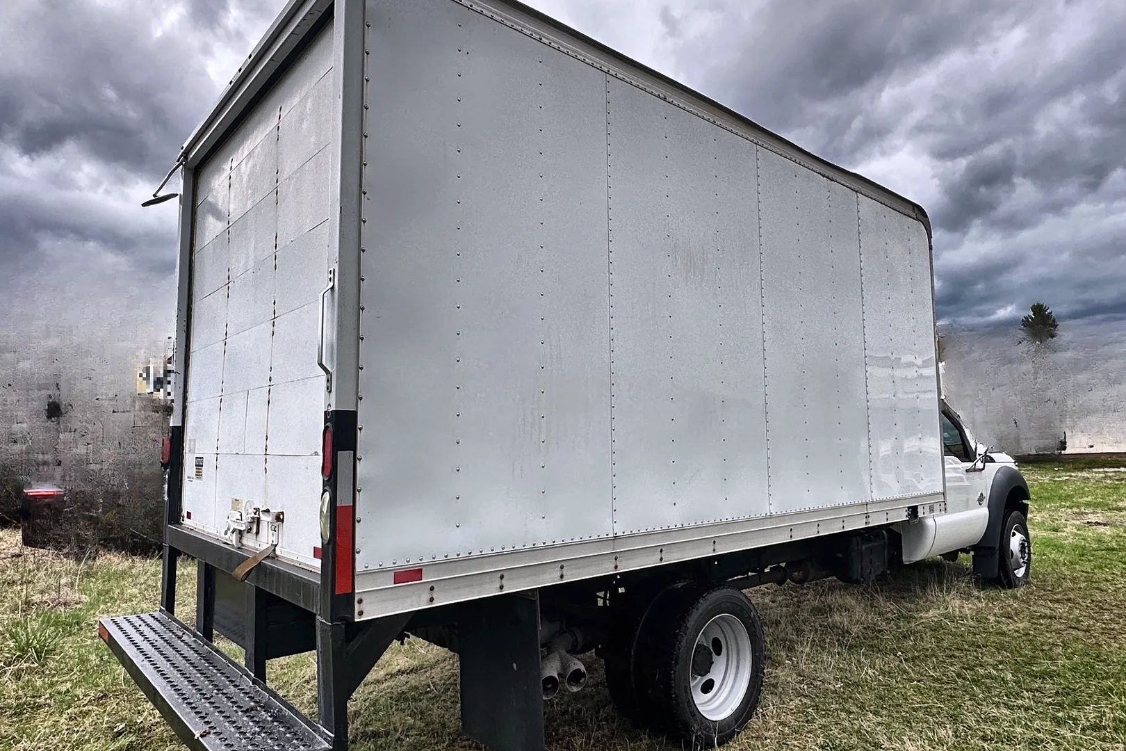 2011 FORD F450 16' Box Truck - view 17 of 43