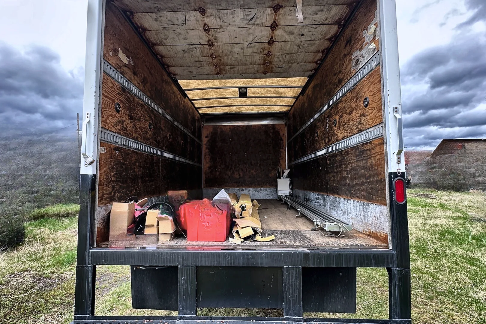 2011 FORD F450 16' Box Truck - view 19 of 43