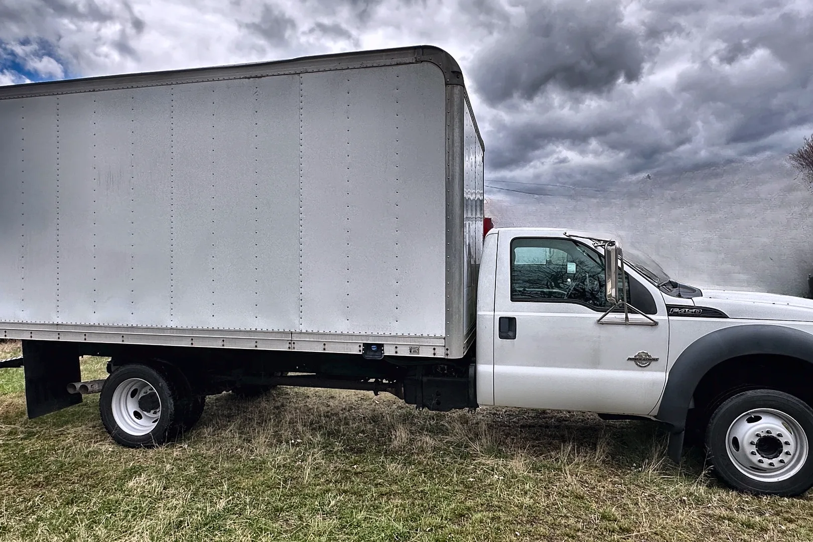 2011 FORD F450 16' Box Truck - view 8 of 43