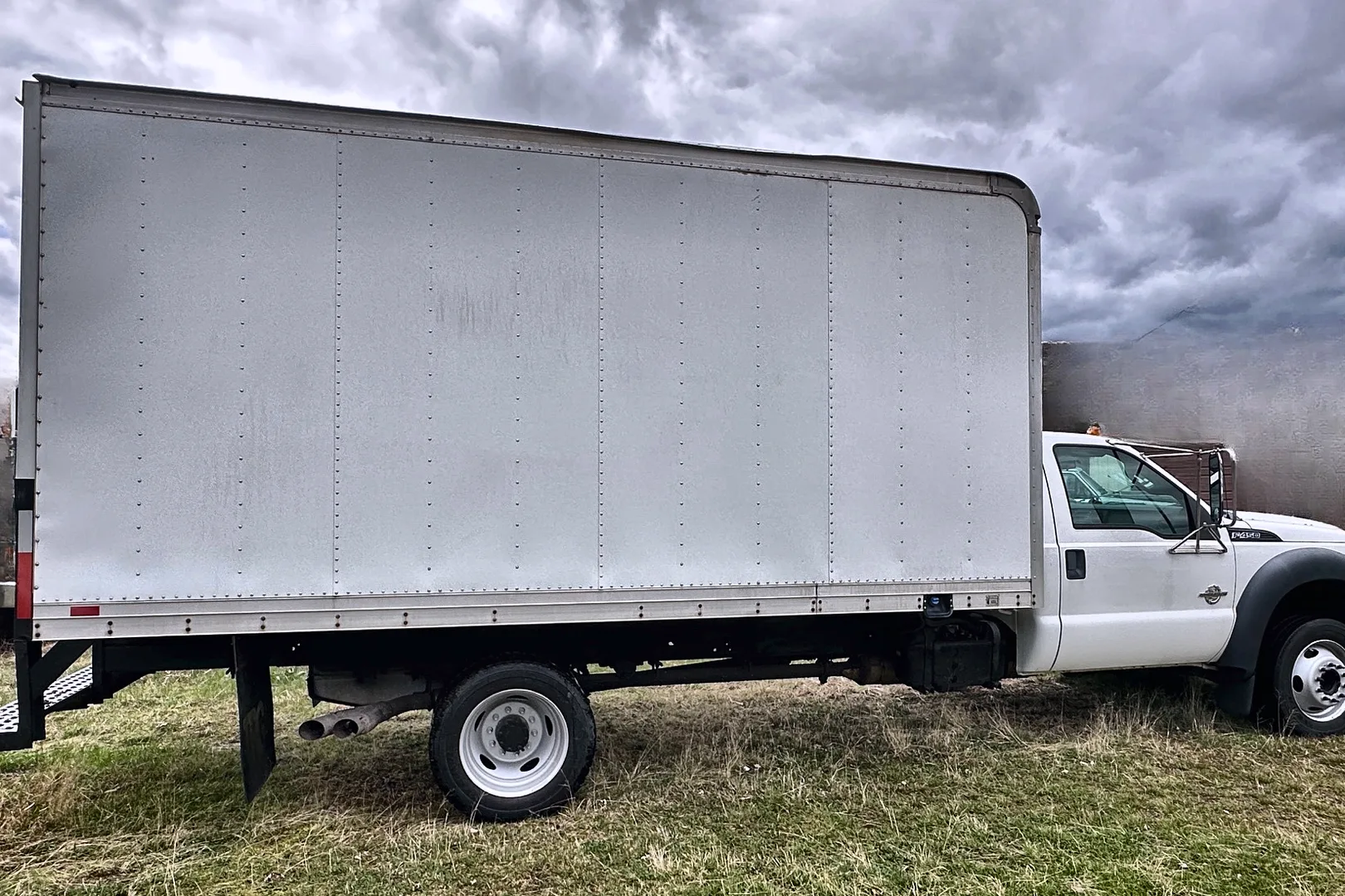 2011 FORD F450 16' Box Truck - view 11 of 43