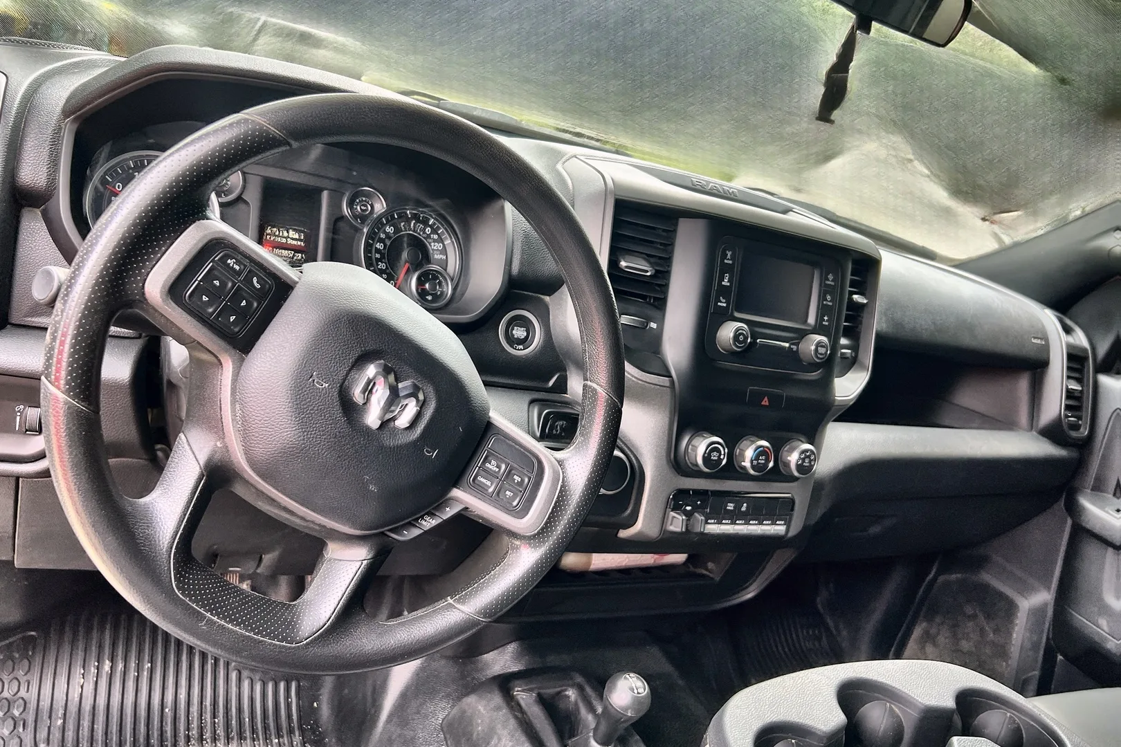 2022 RAM 3500 - view 15 of 20