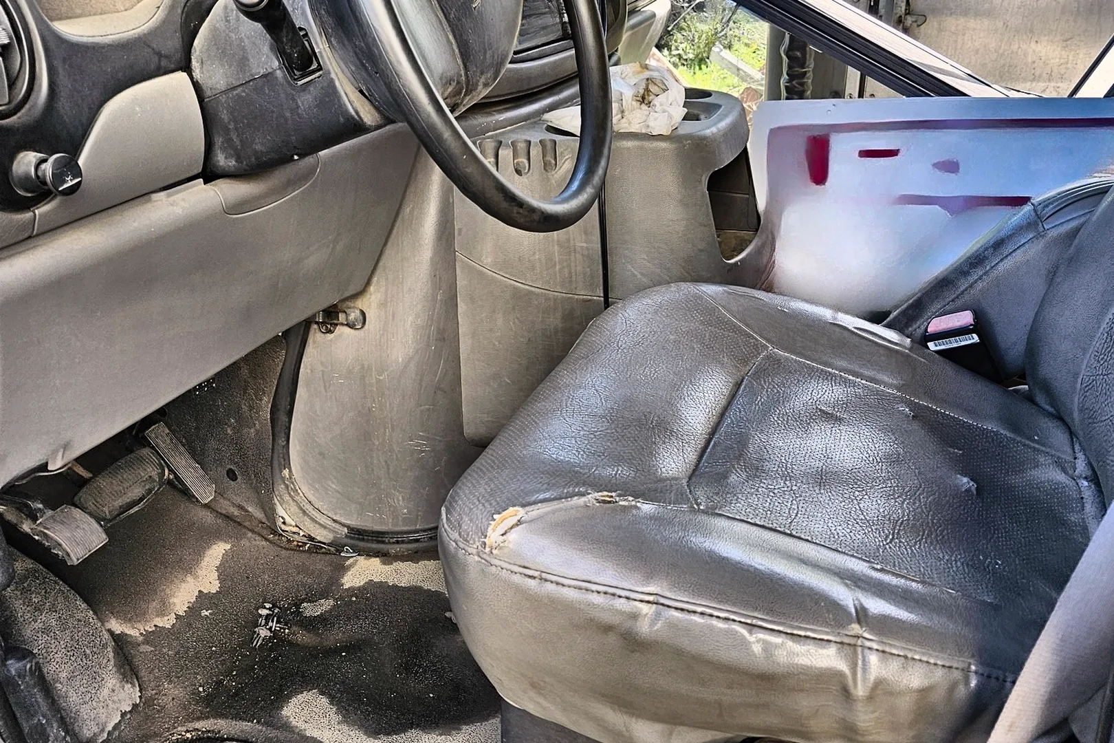 2001 FORD E350 - view 6 of 19