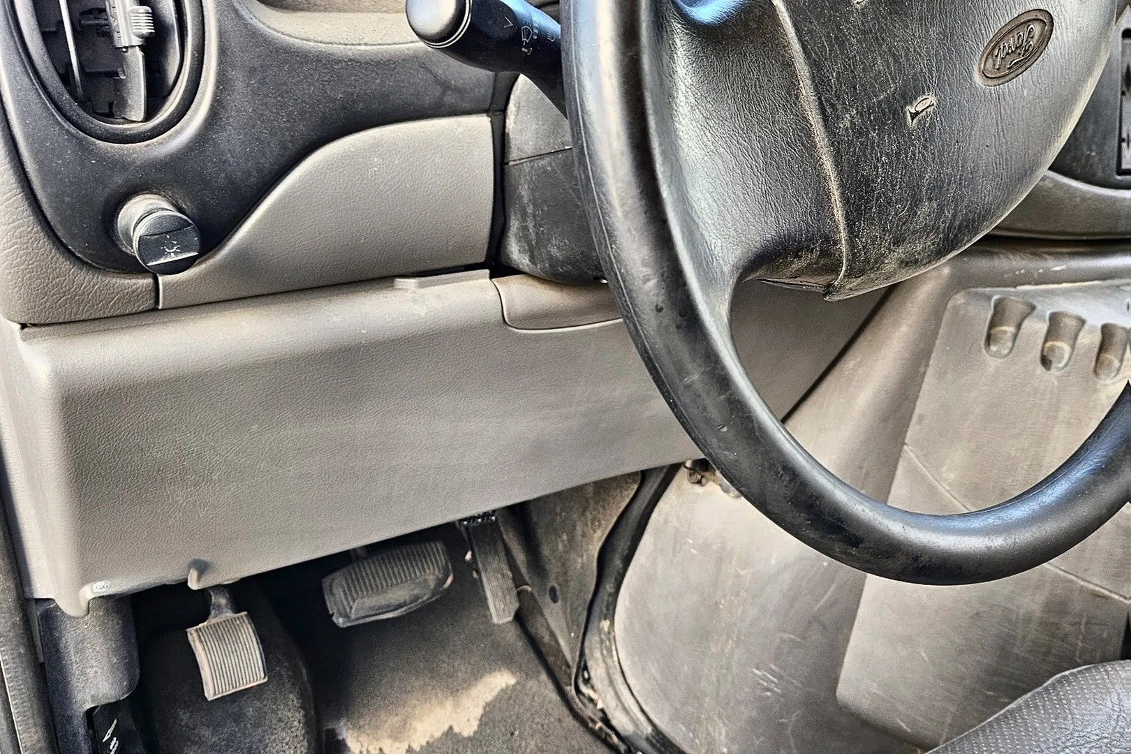 2001 FORD E350 - view 11 of 19