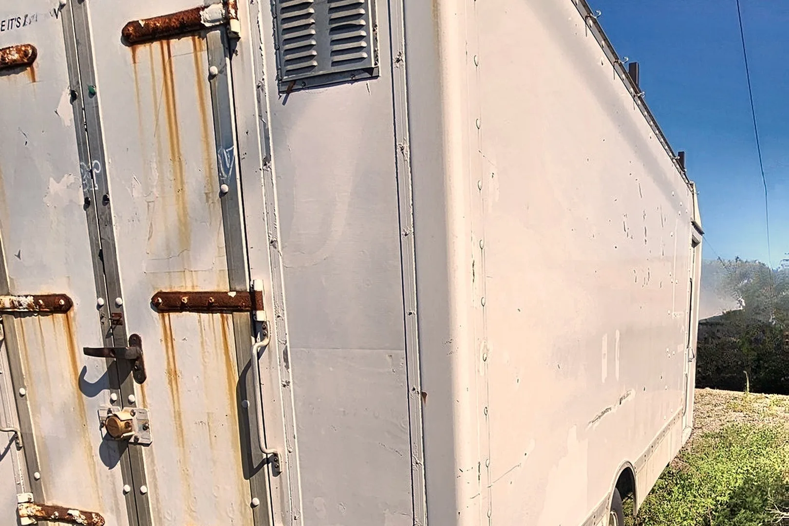 2001 FORD E350 - view 10 of 19