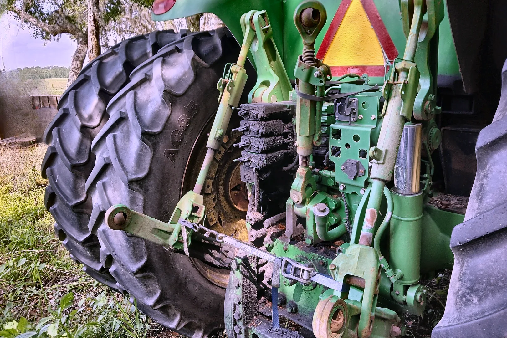 2013 JOHN DEERE 7215R - view 9 of 16