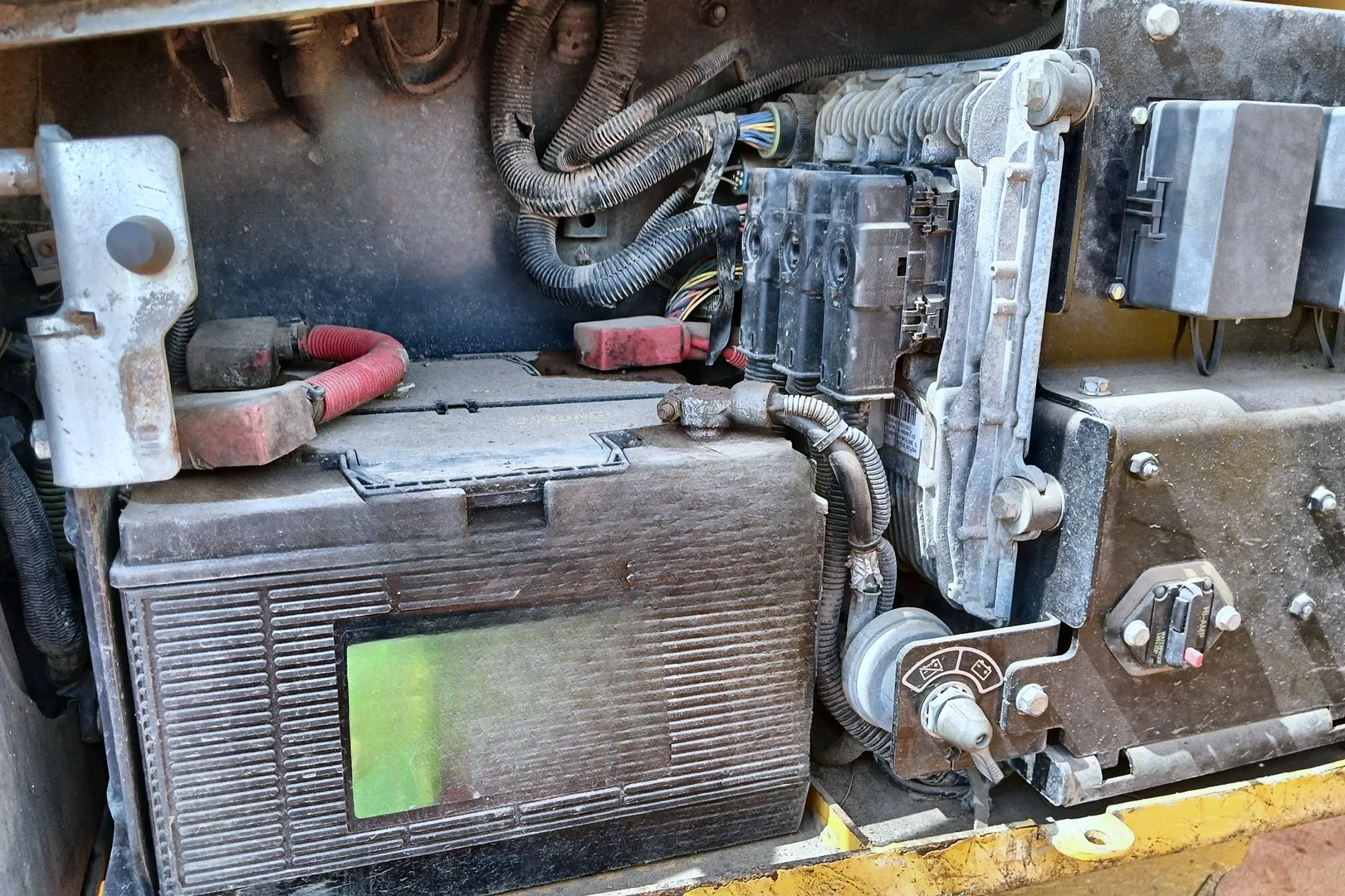 2015 DEERE 650K - view 14 of 24