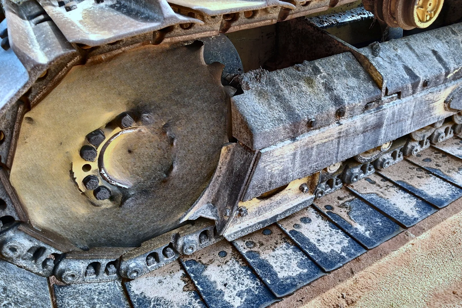 2015 DEERE 650K - view 15 of 24