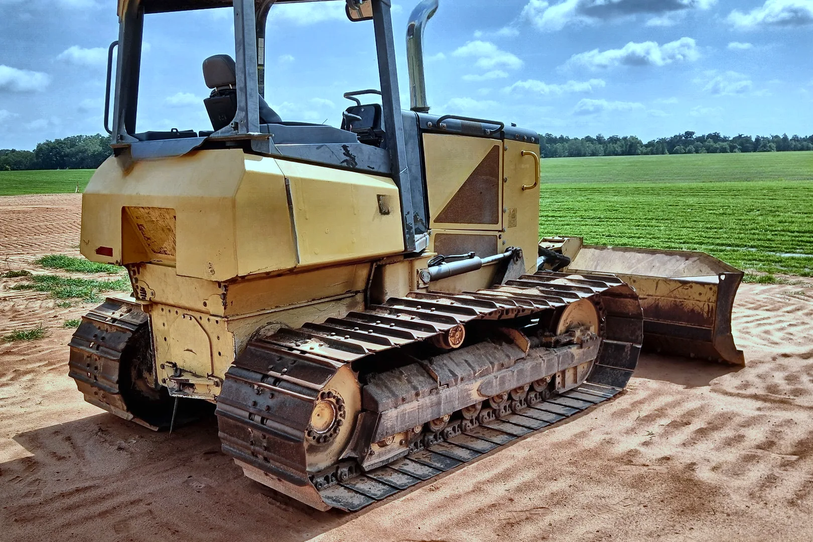2015 DEERE 650K - view 7 of 24