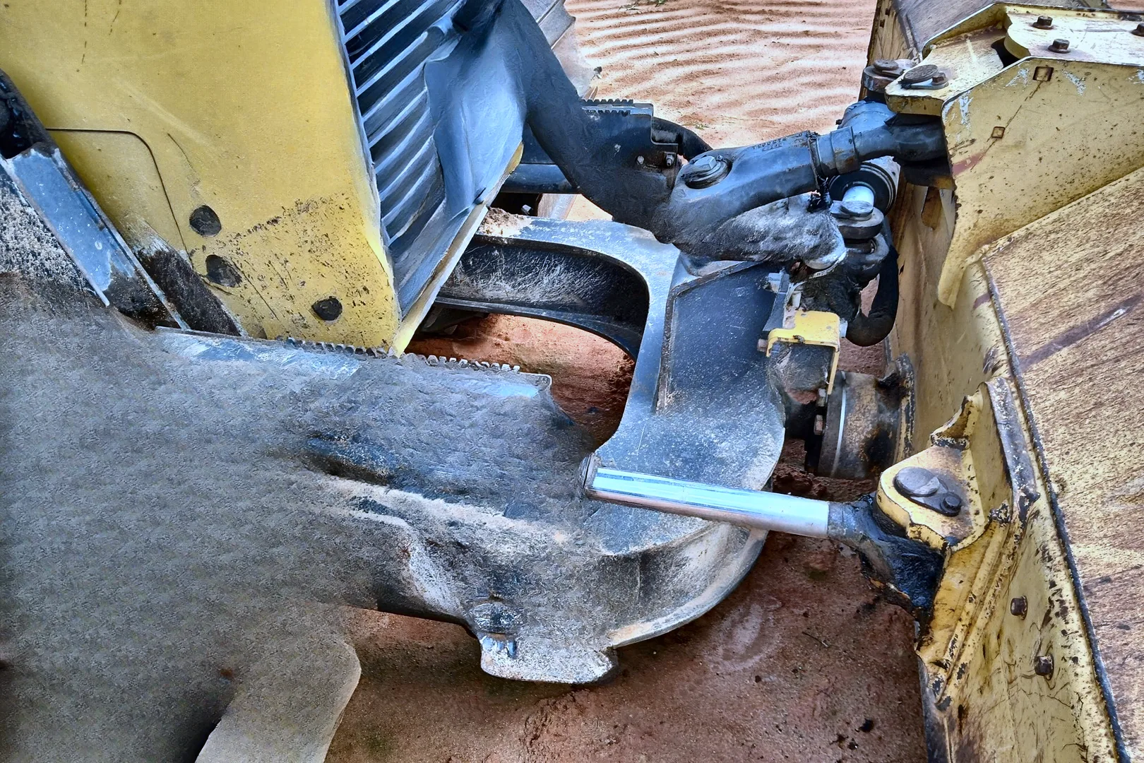 2015 DEERE 650K - view 17 of 24