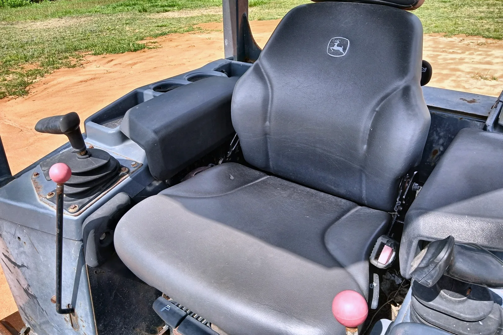 2015 DEERE 650K - view 18 of 24