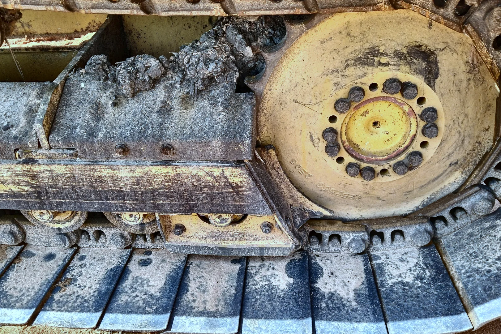 2015 DEERE 650K - view 12 of 24