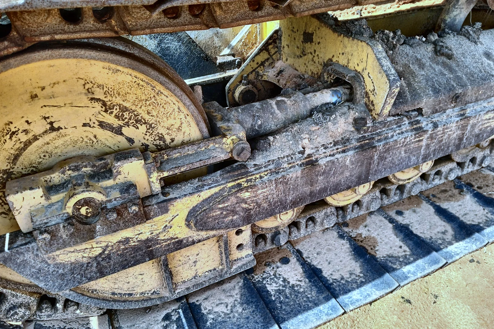 2015 DEERE 650K - view 13 of 24