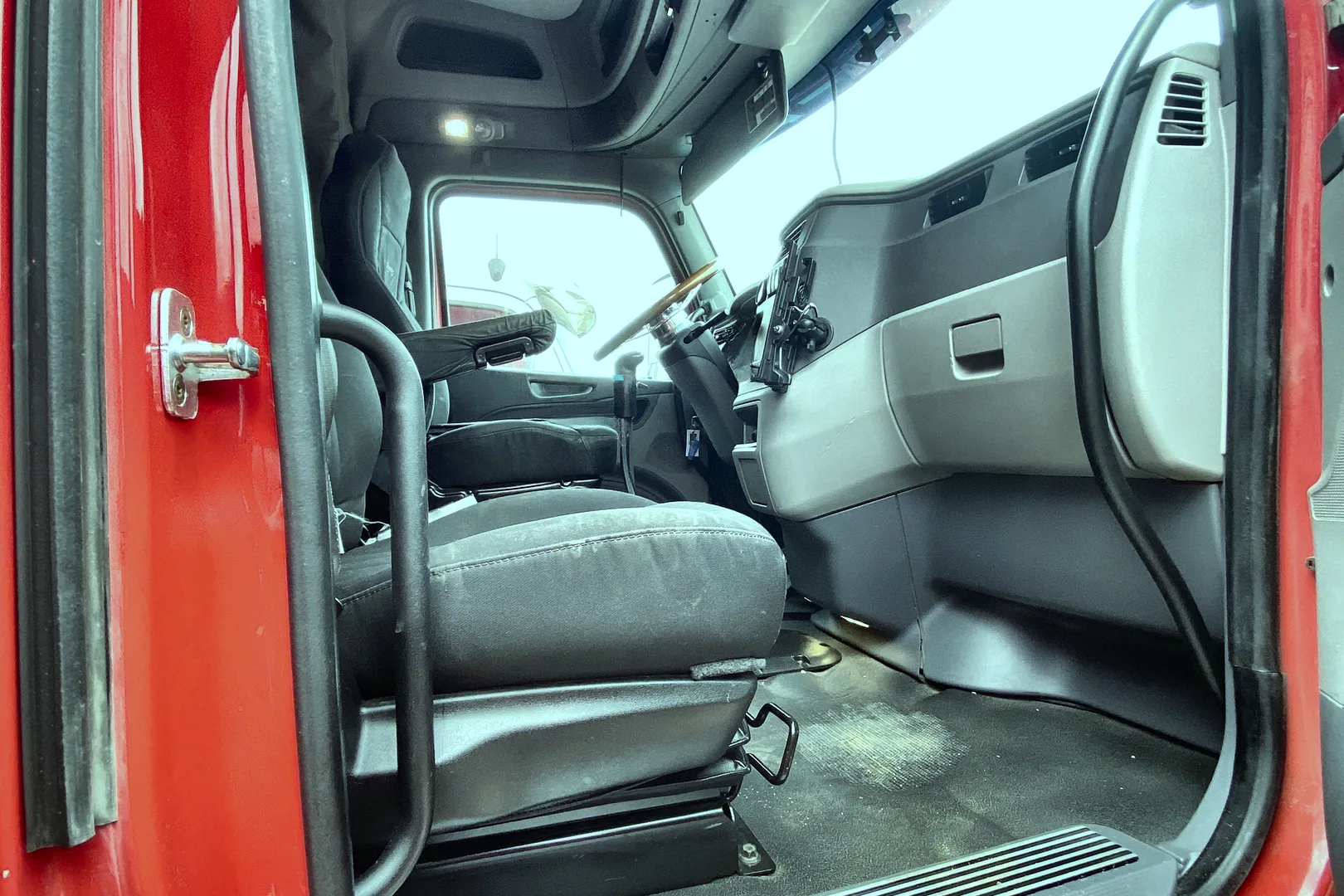 2017 PETERBILT 567 - view 16 of 34