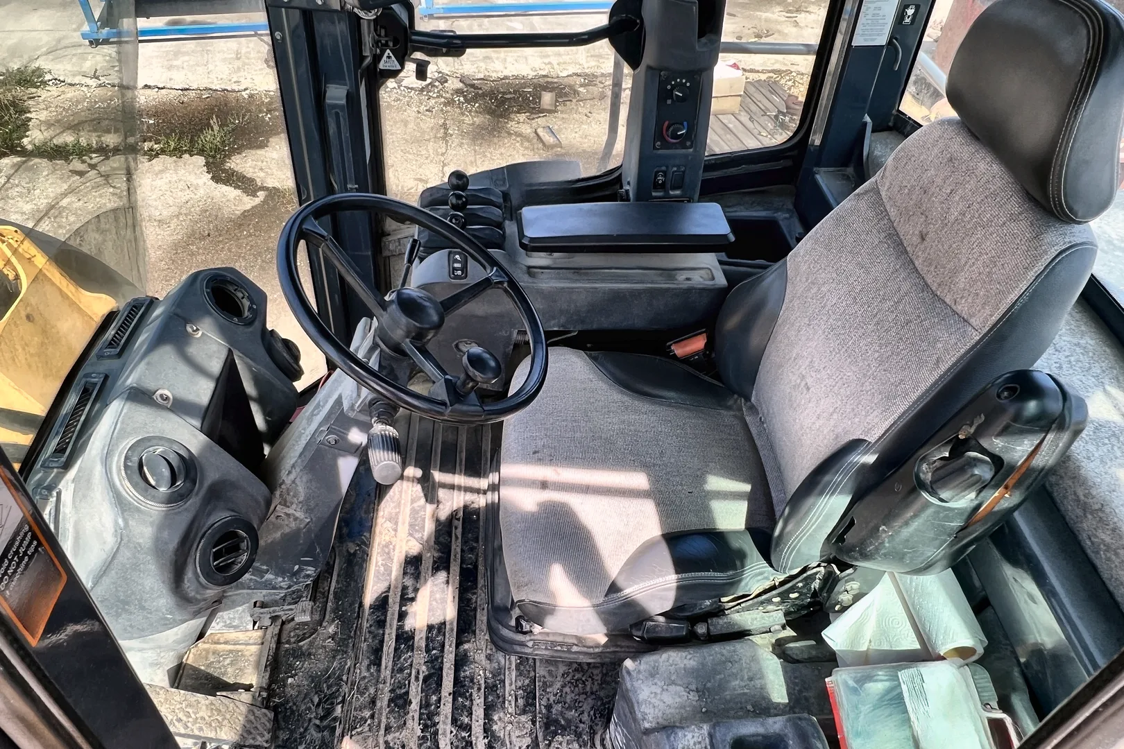 2015 DEERE 824K - view 16 of 47