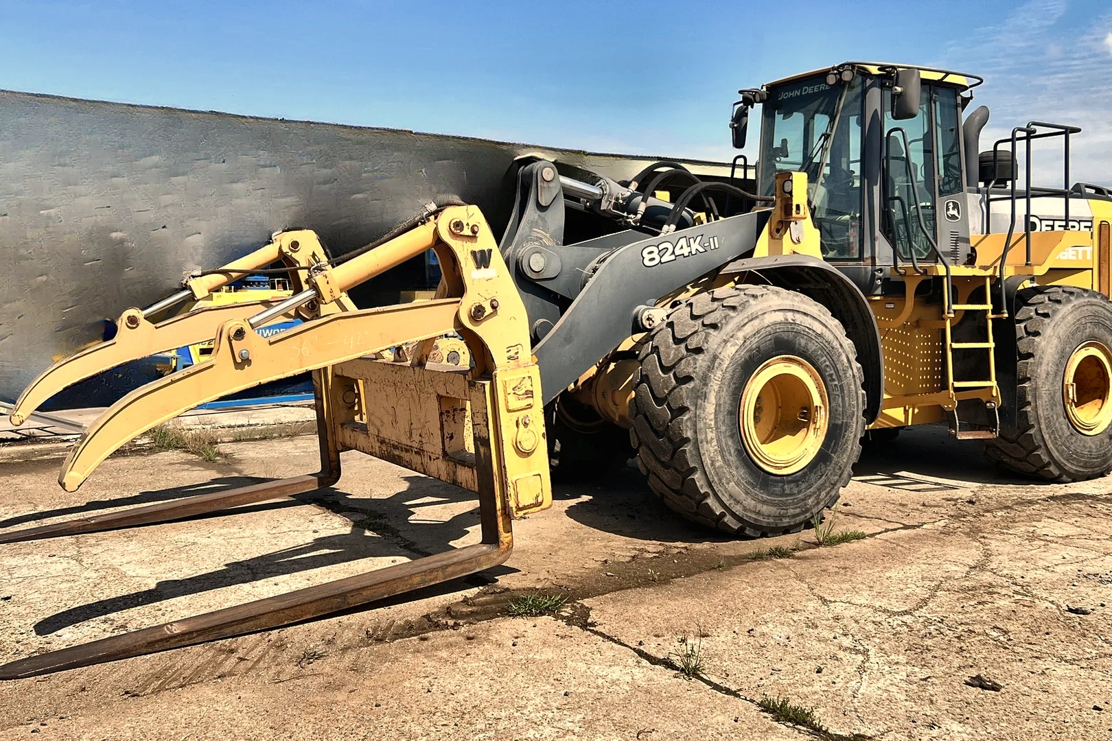 2015 DEERE 824K - view 7 of 47