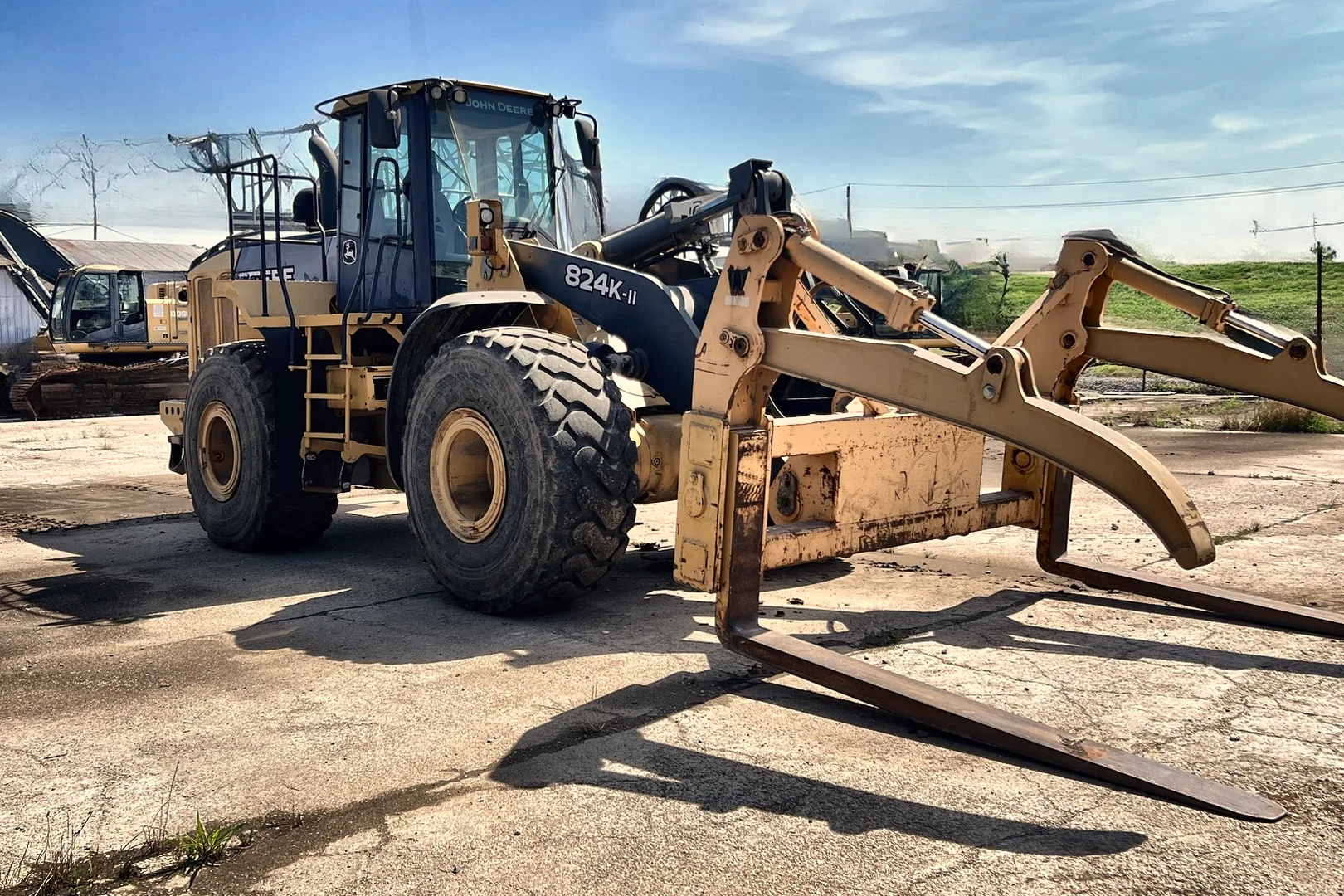 2015 DEERE 824K - view 6 of 47