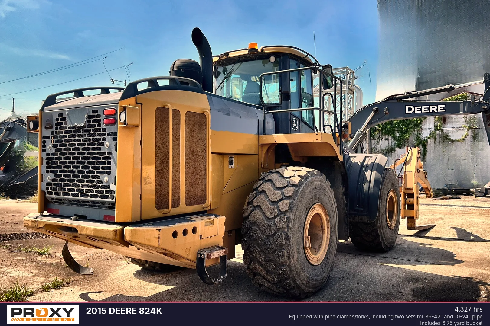 2015 DEERE 824K - view 3 of 47