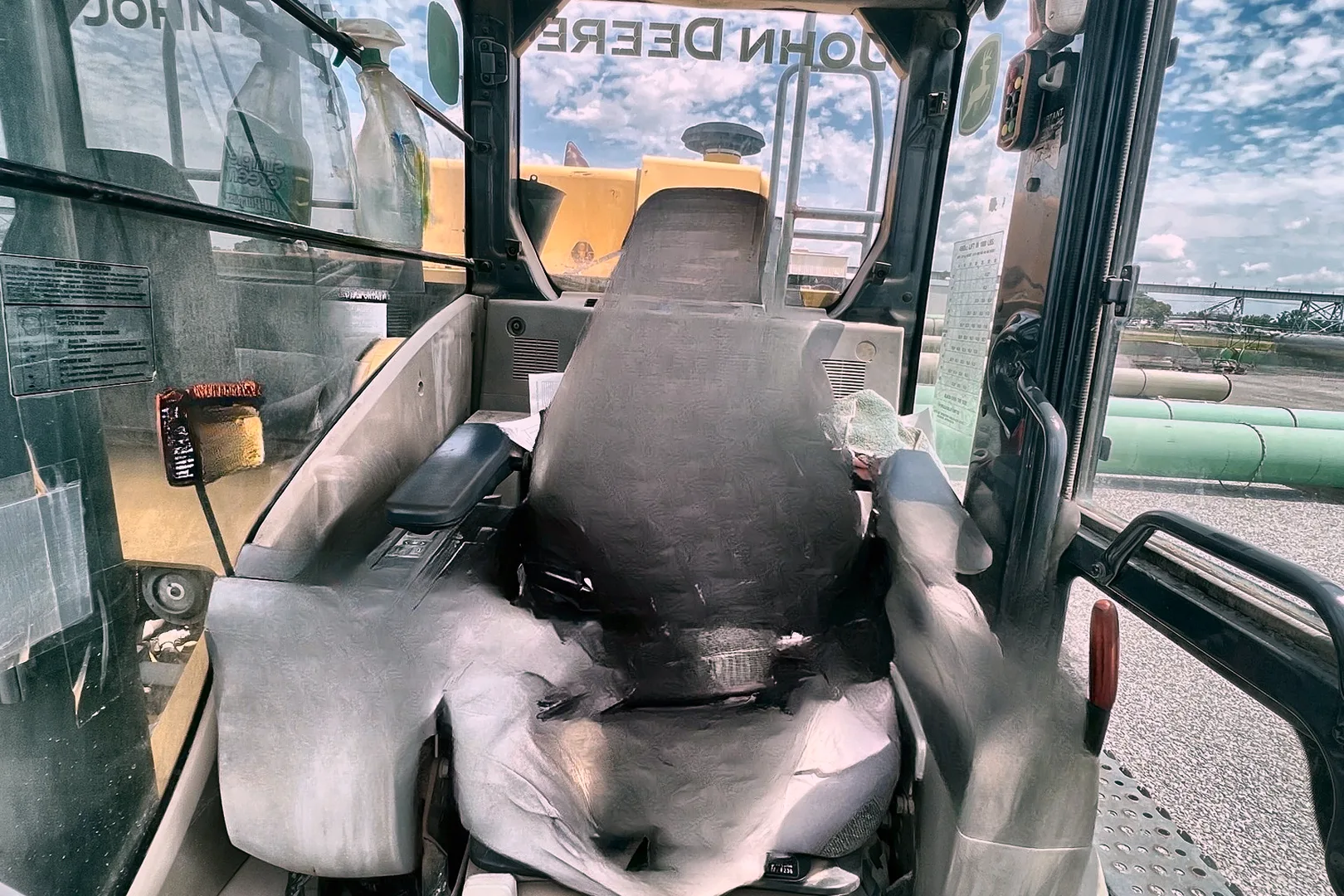 2011 DEERE 450D LC - view 20 of 48