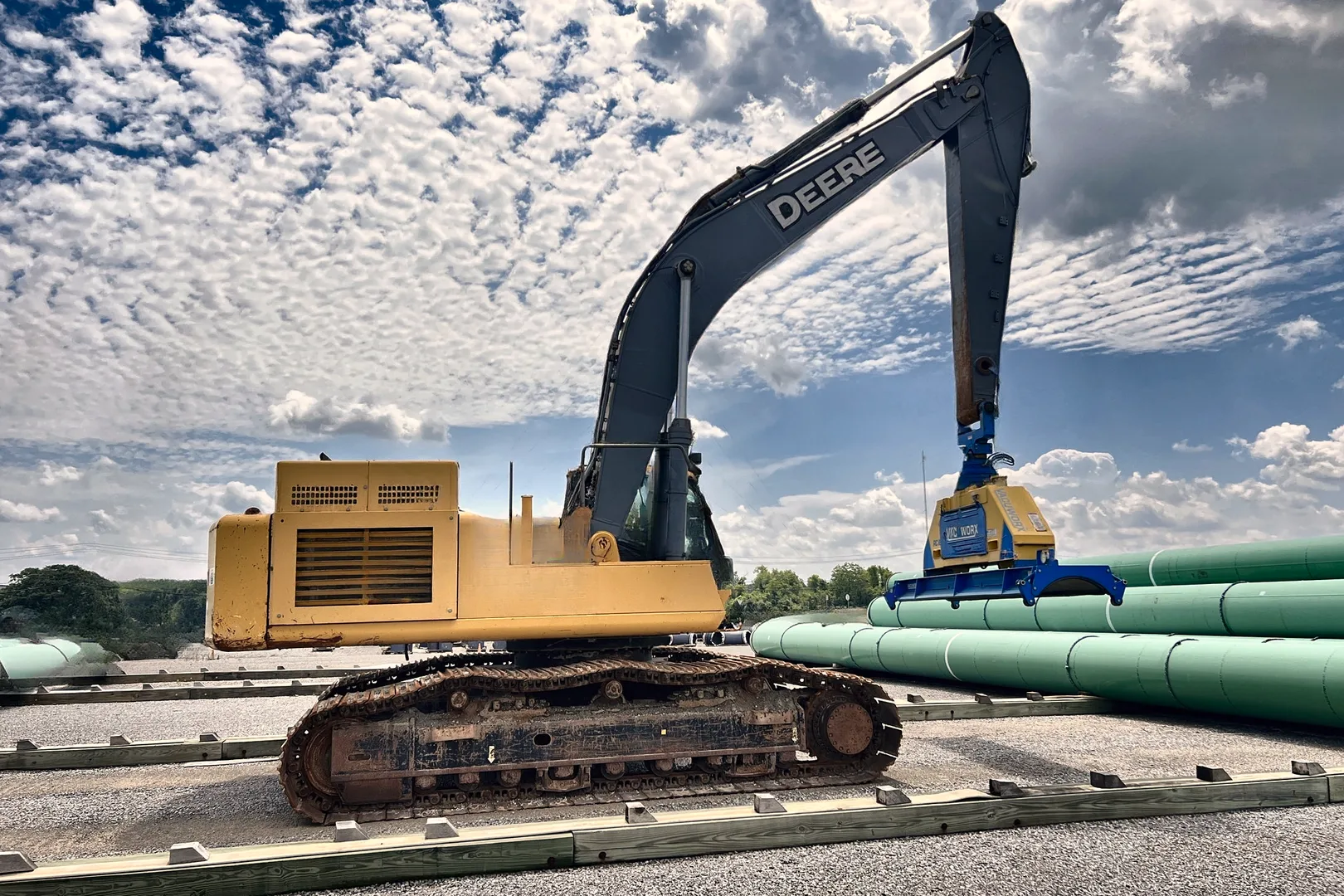 2011 DEERE 450D LC - view 10 of 48