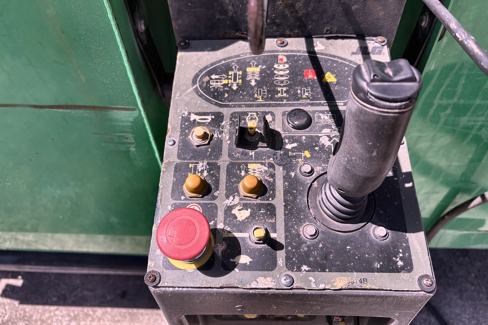 2016 JLG 4394RT - view 9 of 37