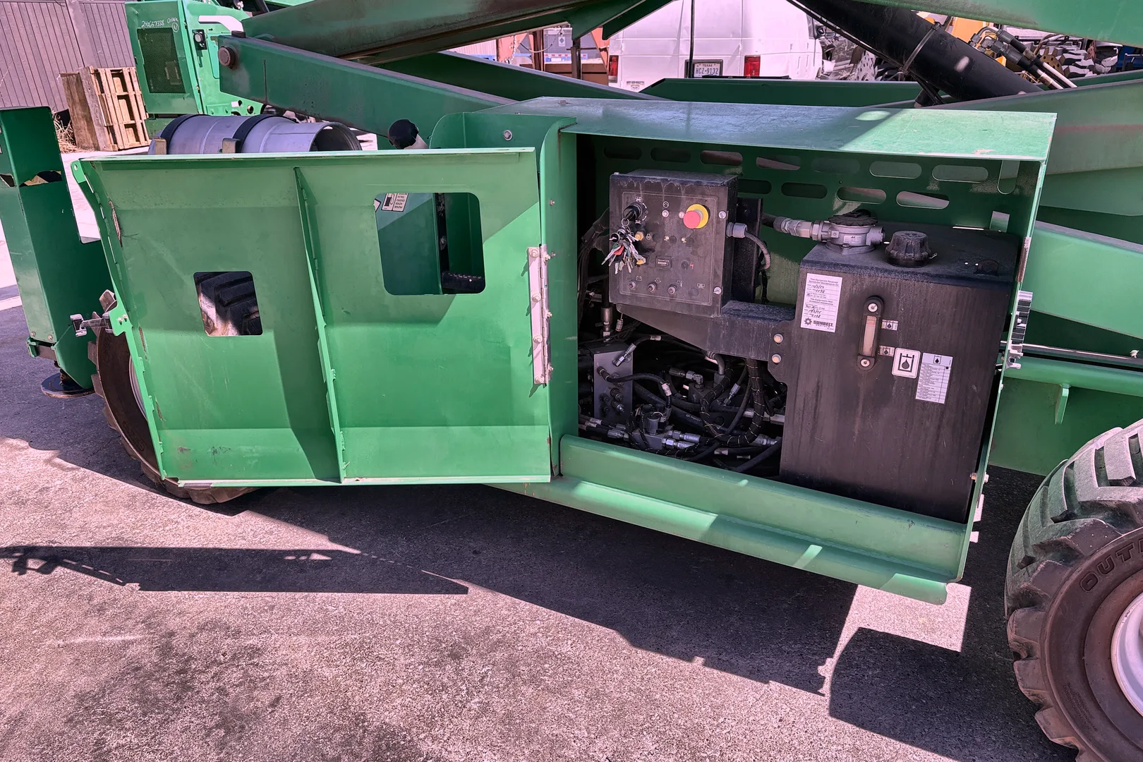 2016 JLG 4394RT - view 17 of 37