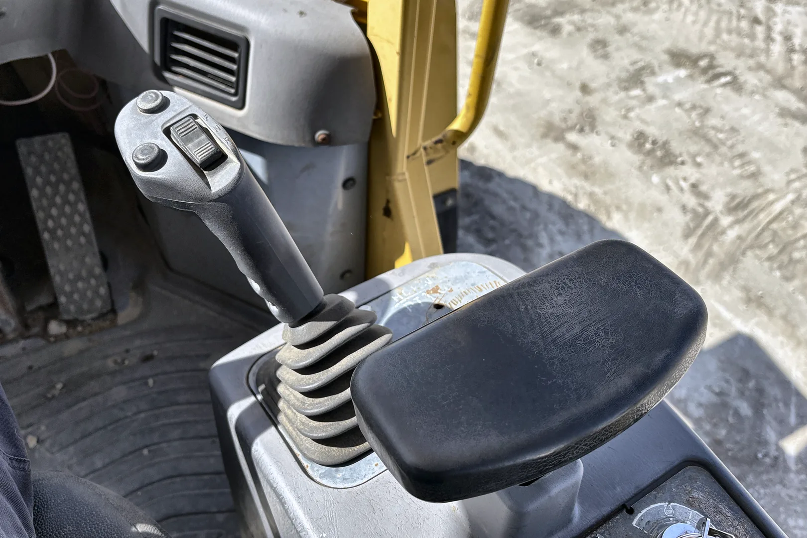 2004 Komatsu  WA320-5 - view 14 of 50