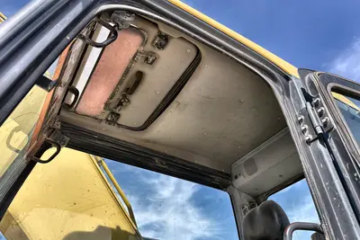 2005 Komatsu PC200LC-7L - view 13 of 47